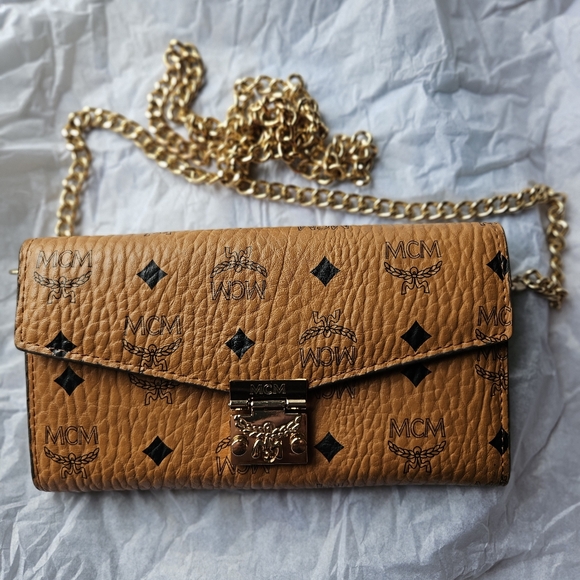 MCM Patricia Visetos Wallet-On-Chain - Picture 1 of 9